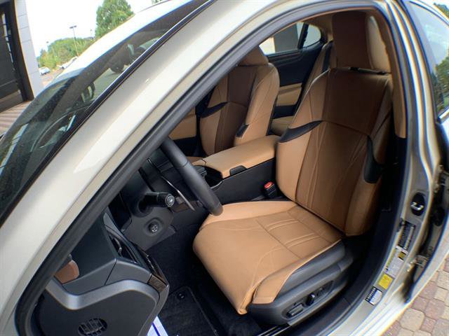 Certified 2022 Lexus ES 300h Ultra Luxury w/ Accessory Package 2 FWD image 11