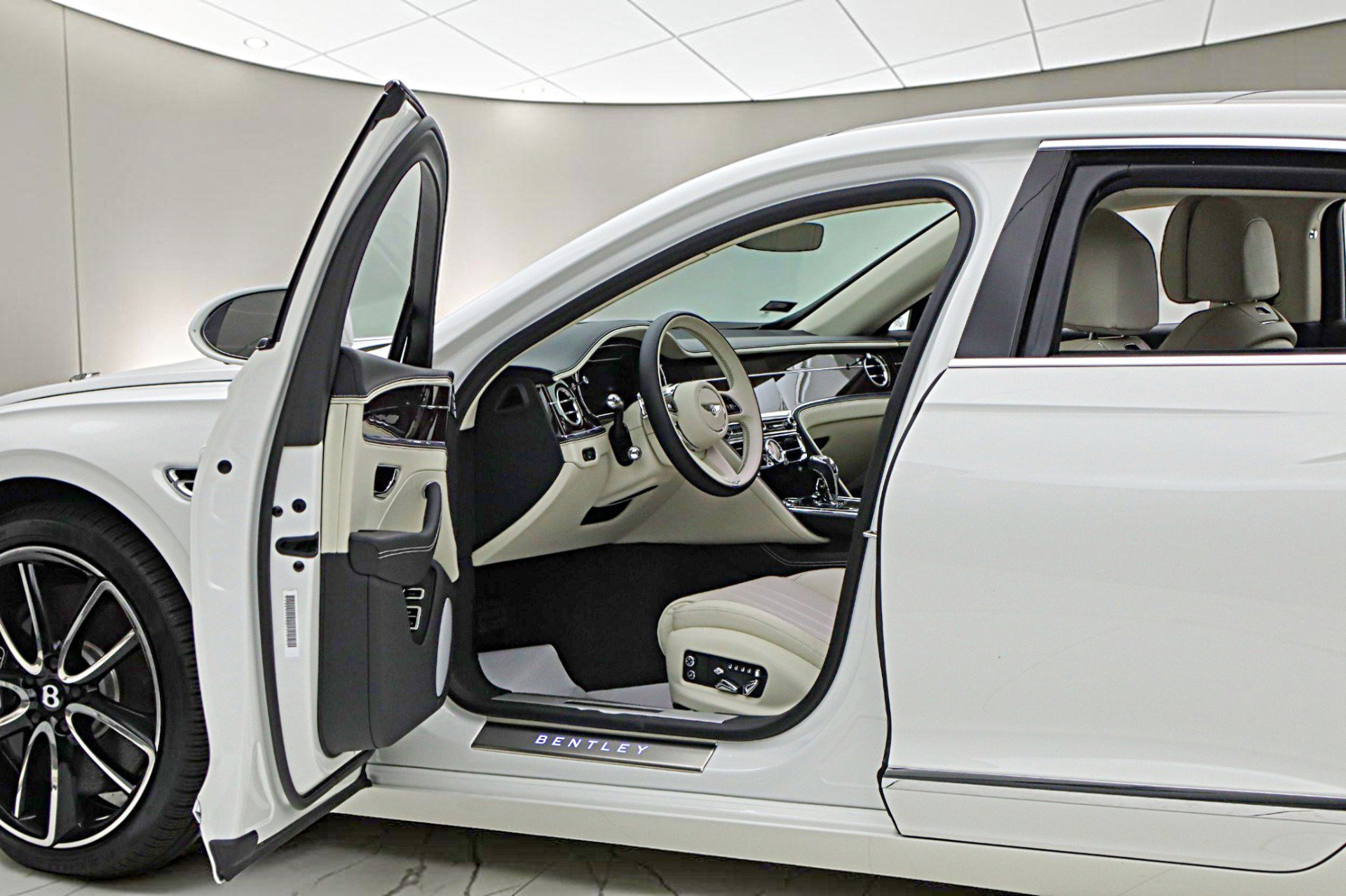 Used 2024 Bentley Flying Spur S V8 image 7