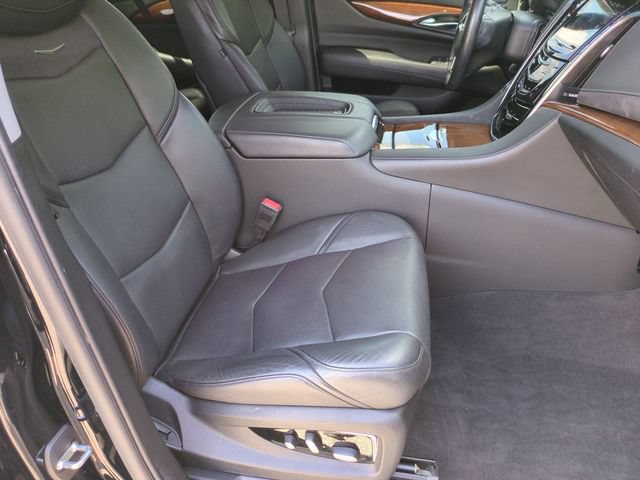 Used 2020 Cadillac Escalade Luxury AWD/4WD image 18