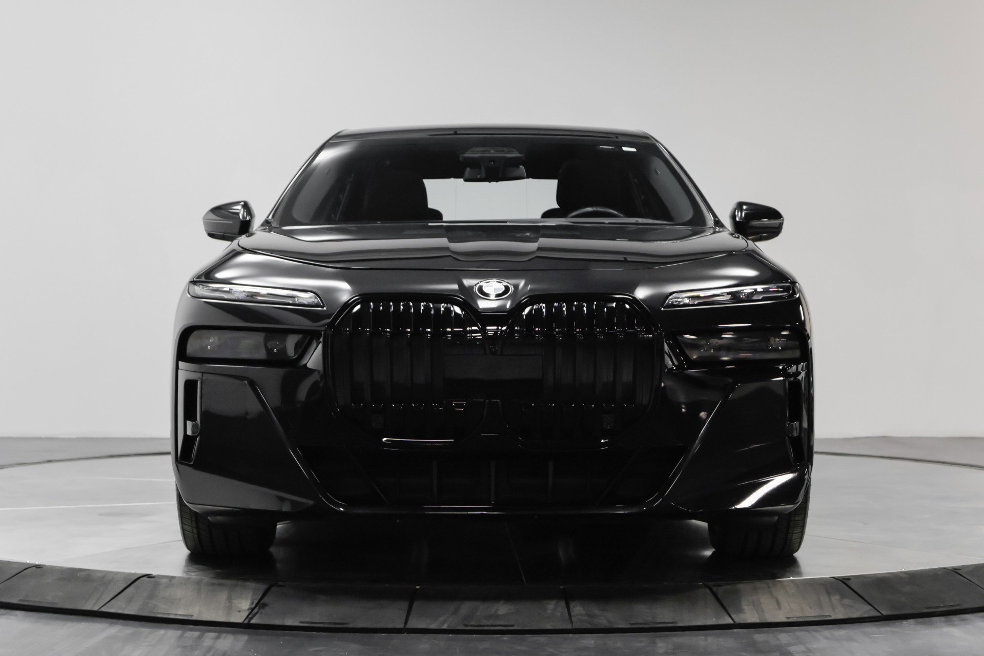 Used 2023 BMW 760i xDrive w/ Executive Package image 25