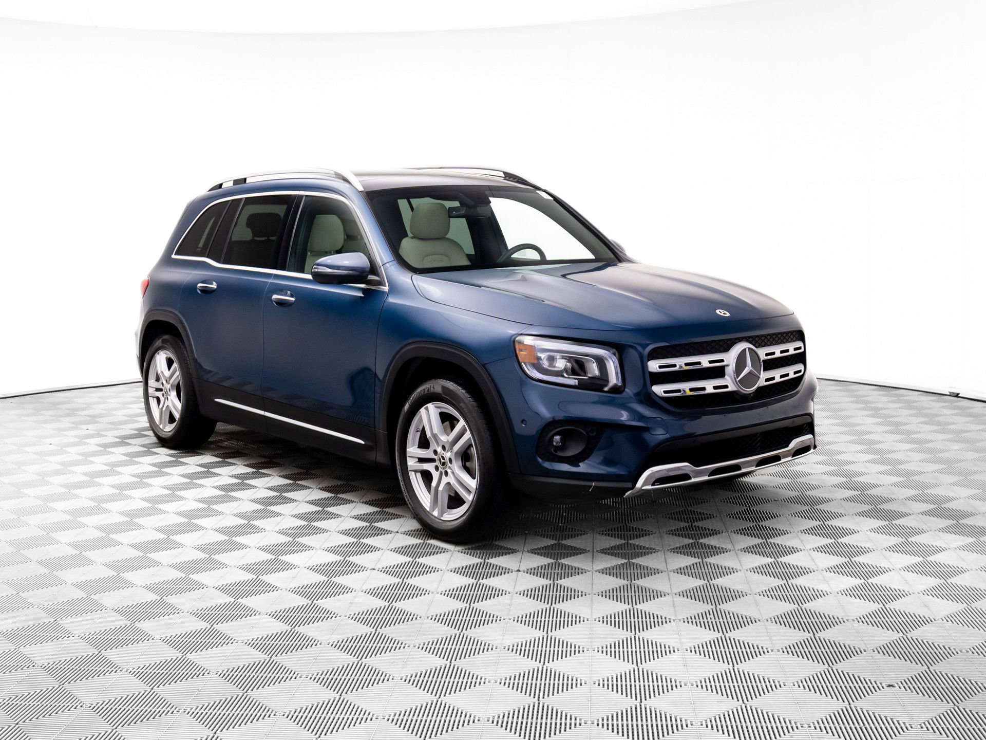 Used 2023 Mercedes-Benz GLB 250 4MATIC image 8