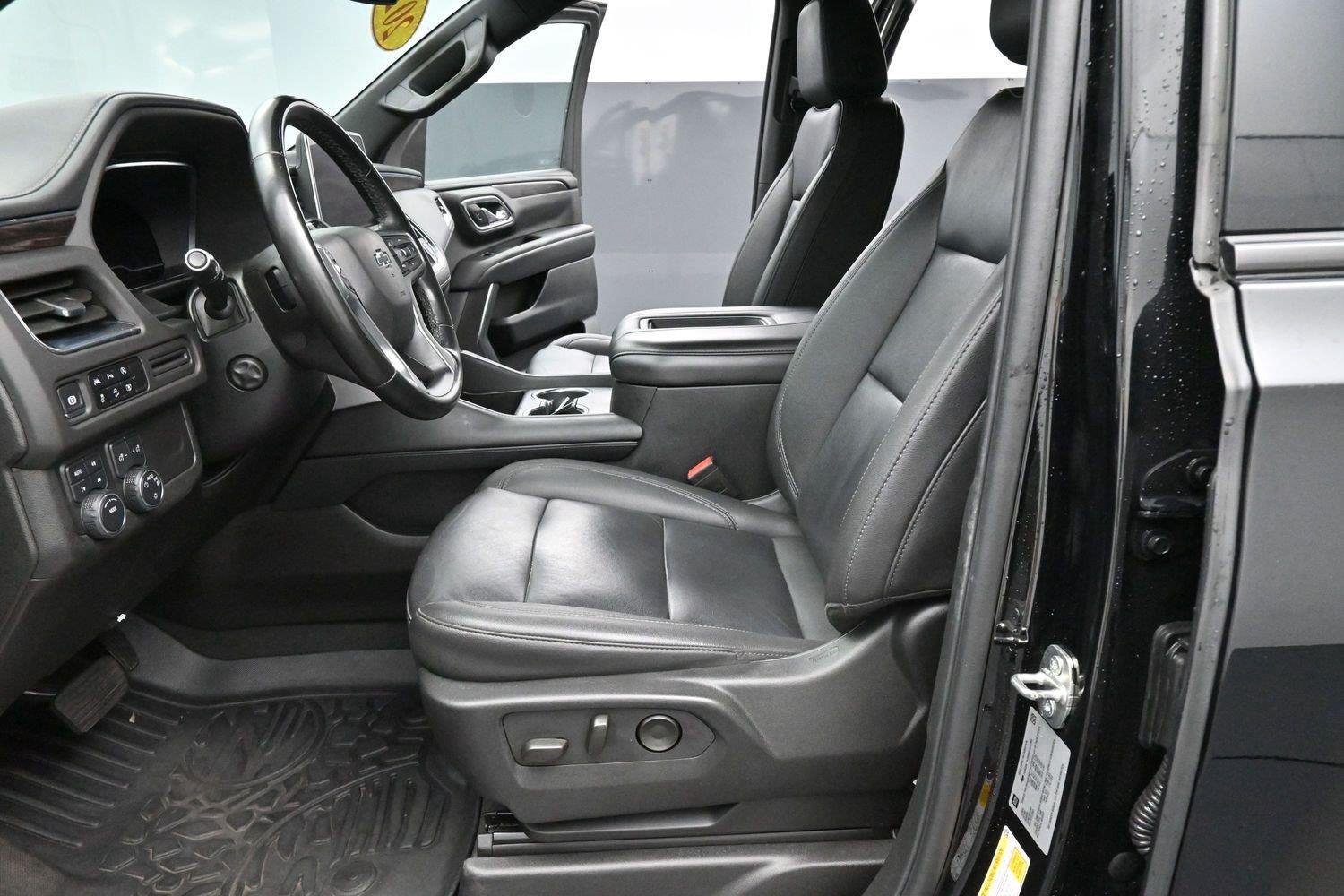 Used 2024 Chevrolet Tahoe Z71 w/ Luxury Package AWD/4WD image 15