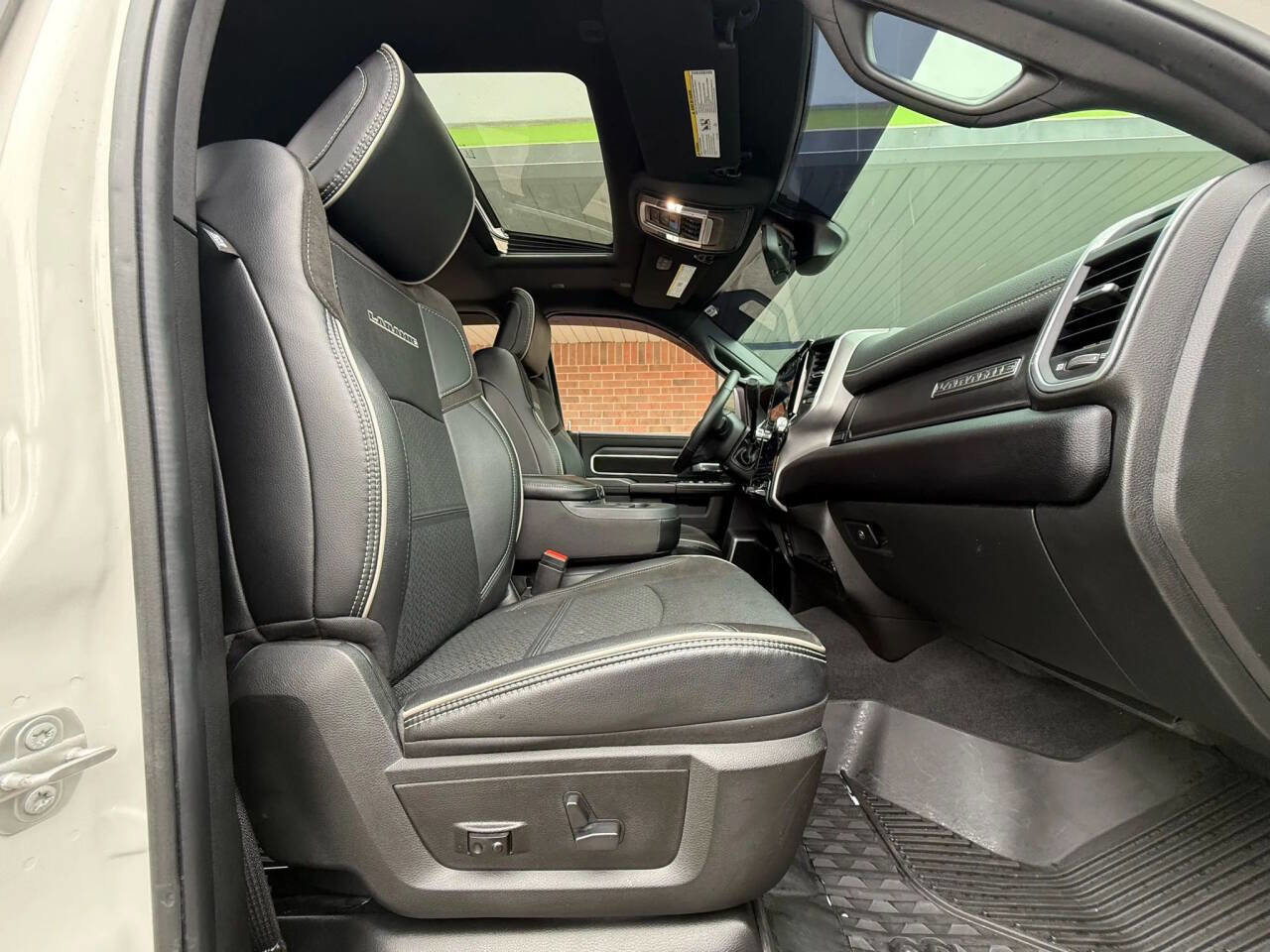 Used 2024 RAM 3500 Laramie w/ Night Edition image 33