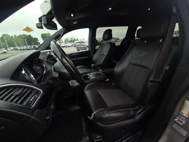 Used 2015 Chrysler Town & Country S FWD image 26