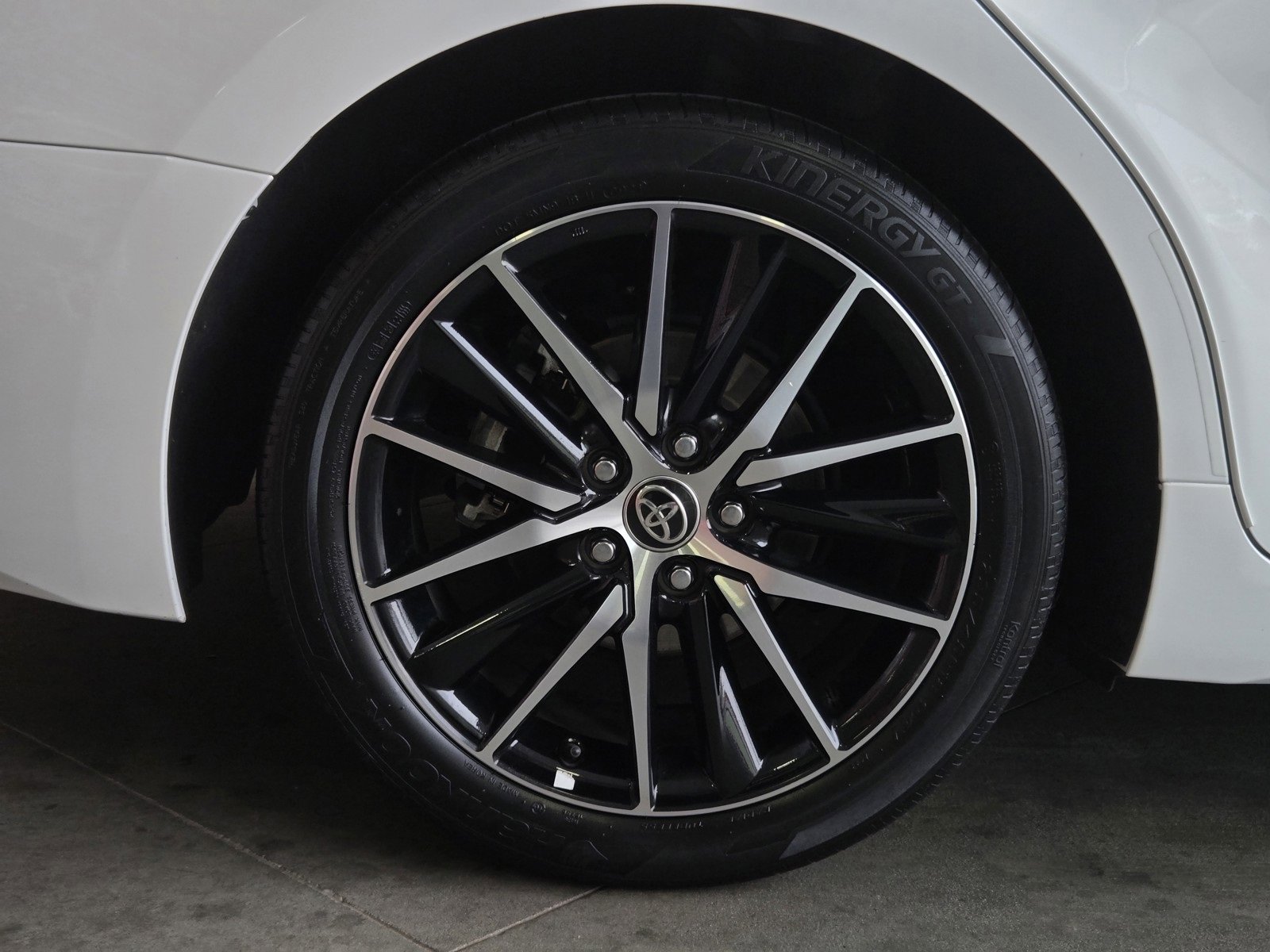 Certified 2021 Toyota Camry SE image 5