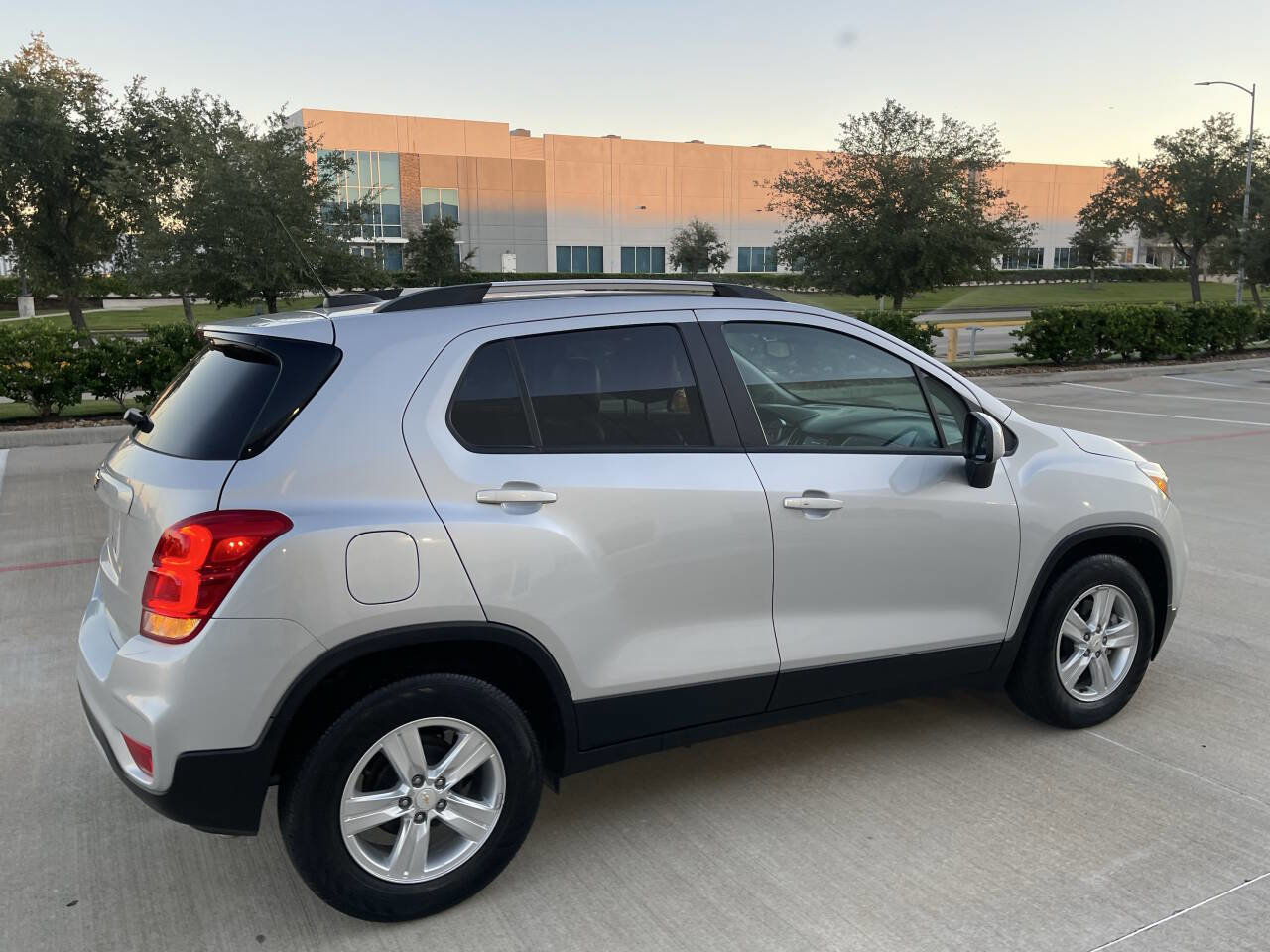 Used 2022 Chevrolet Trax LT w/ LT Convenience Package image 20