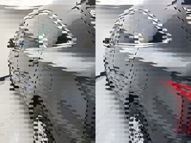 Used 2023 Kia Sorento LX image 3