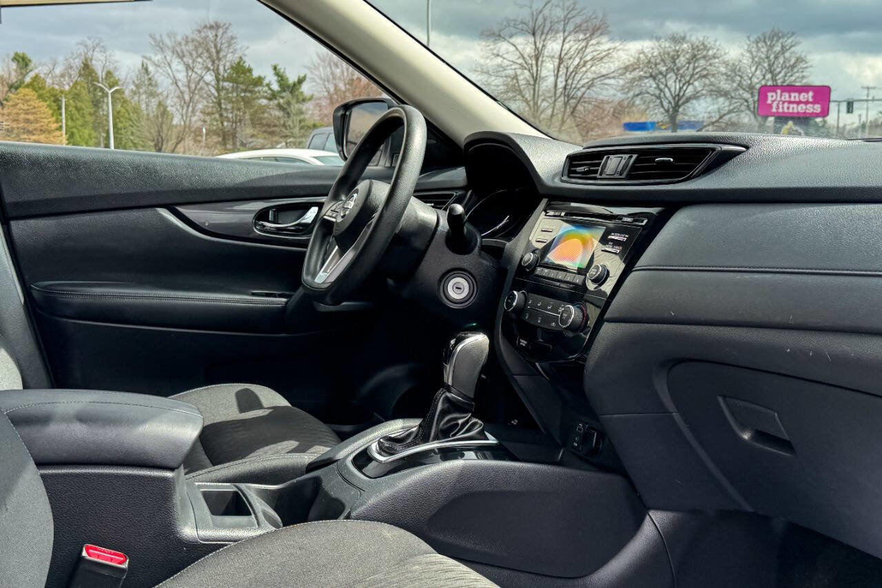 Used 2017 Nissan Rogue S AWD/4WD image 11