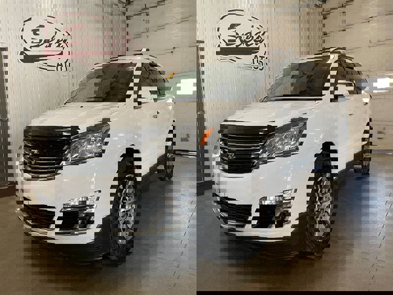 Used 2016 Chevrolet Traverse LT FWD image 2