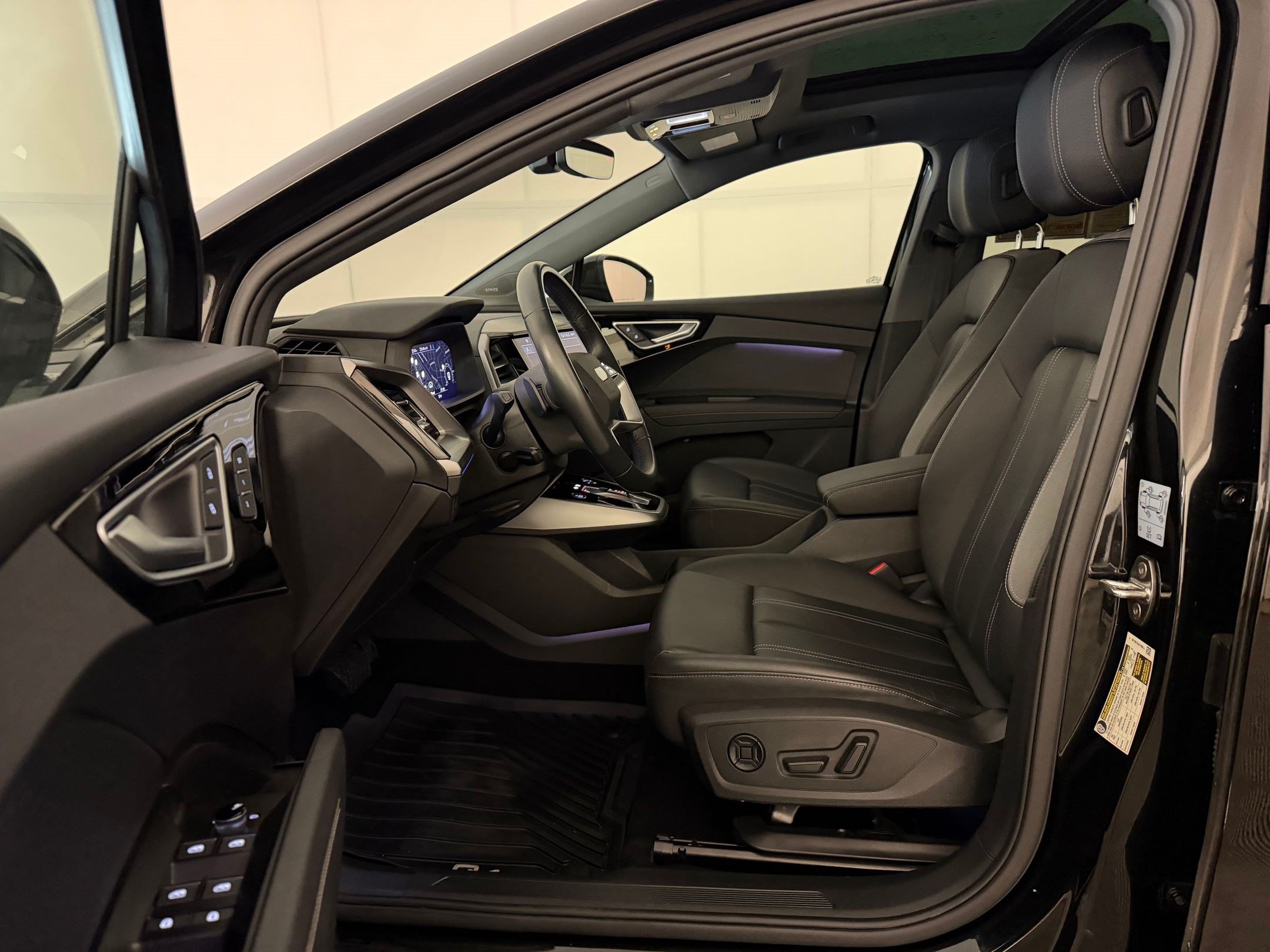 Used 2023 Audi Q4 e-tron Premium Plus w/ Premium Plus RWD image 5