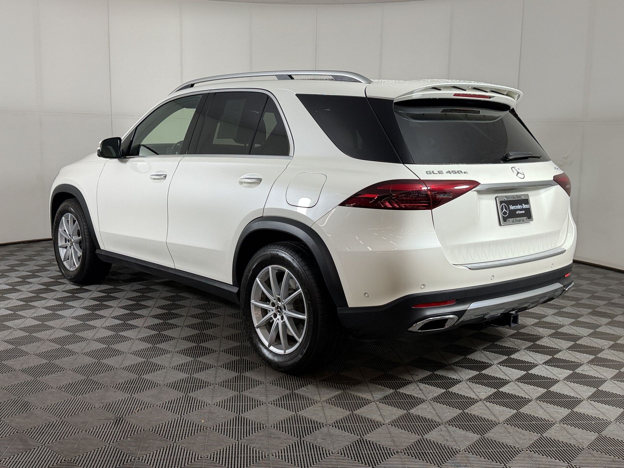 Used 2024 Mercedes-Benz GLE 450e 4MATIC image 3