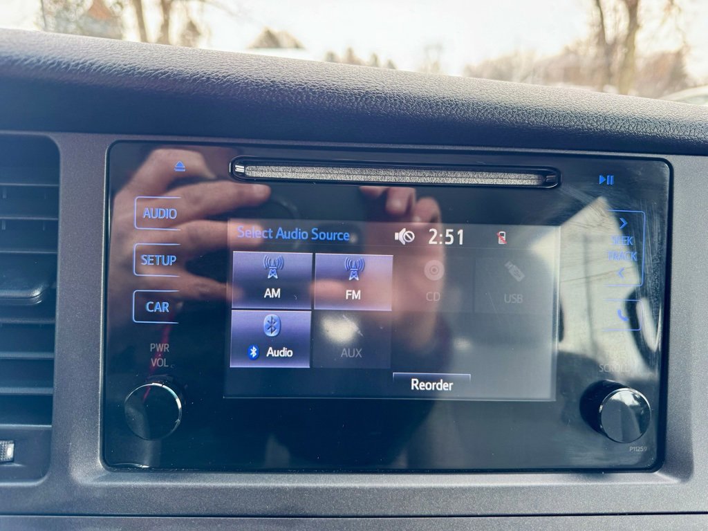 Used 2016 Toyota Sienna L image 28