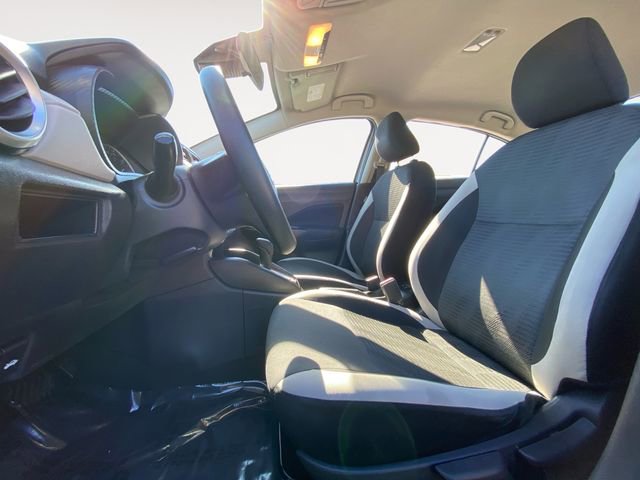 Used 2022 Nissan Versa SV image 9