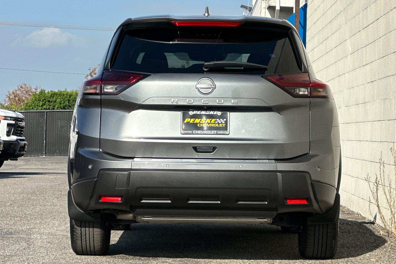 Used 2025 Nissan Rogue SV FWD image 5