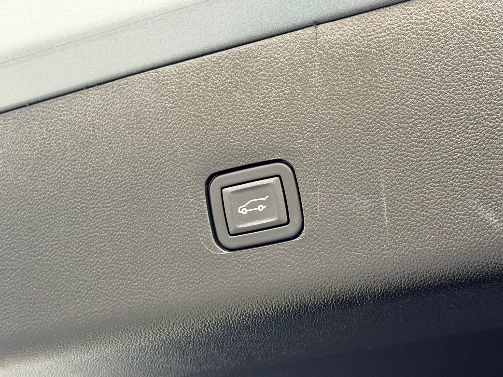 Used 2023 Chevrolet Traverse RS image 28