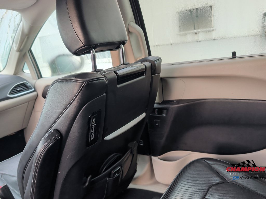Used 2017 Chrysler Pacifica Limited FWD image 21