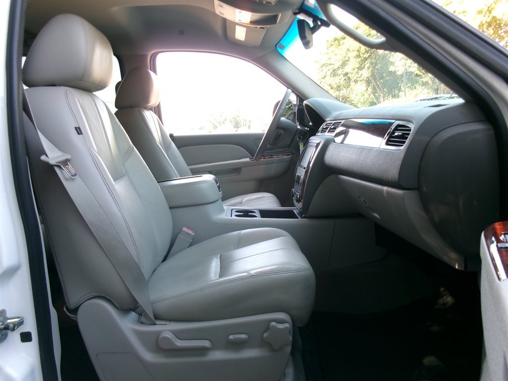 Used 2011 Chevrolet Avalanche LT RWD image 20