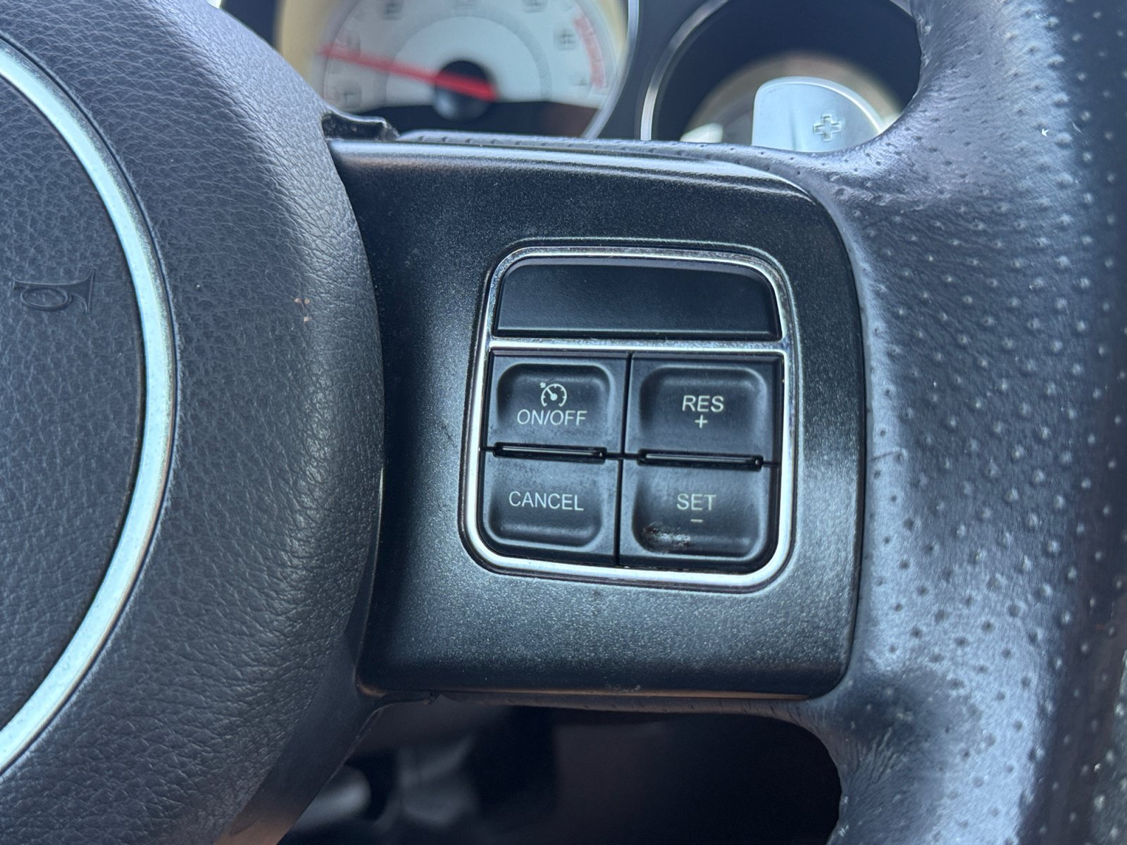 Used 2014 Dodge Challenger R/T RWD image 22