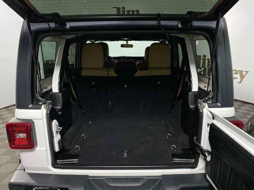 Used 2018 Jeep Wrangler Unlimited Sahara w/ Cold Weather Group image 22