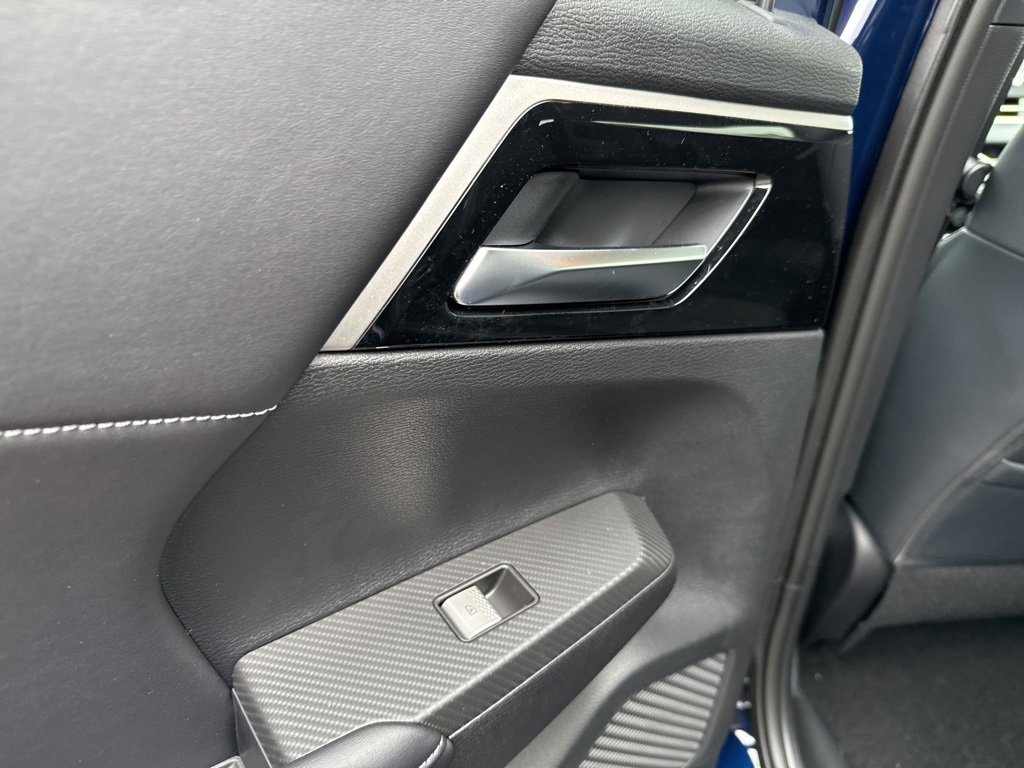 New 2025 Mitsubishi Outlander SE image 17