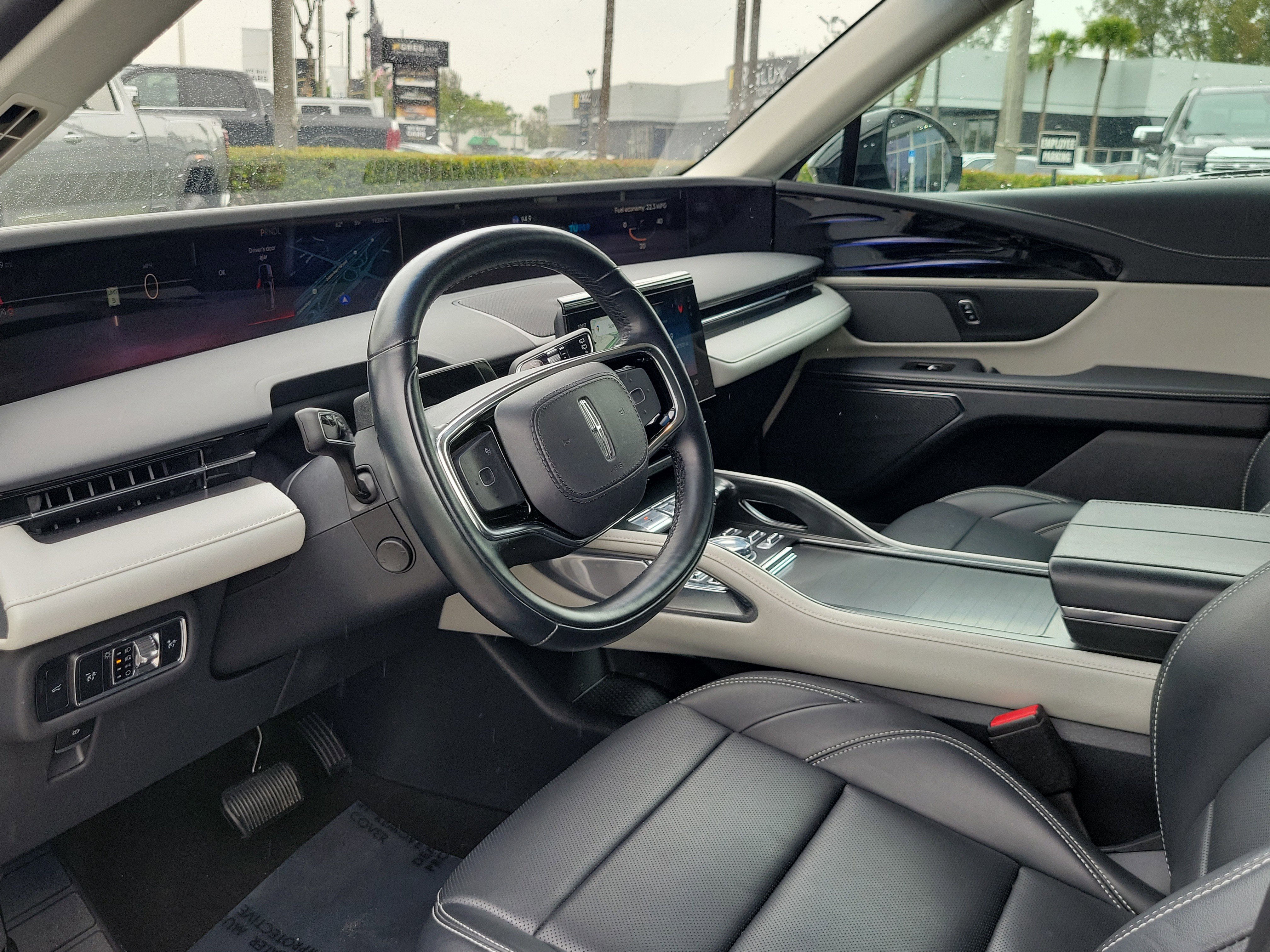 Used 2024 Lincoln Nautilus Premier image 9