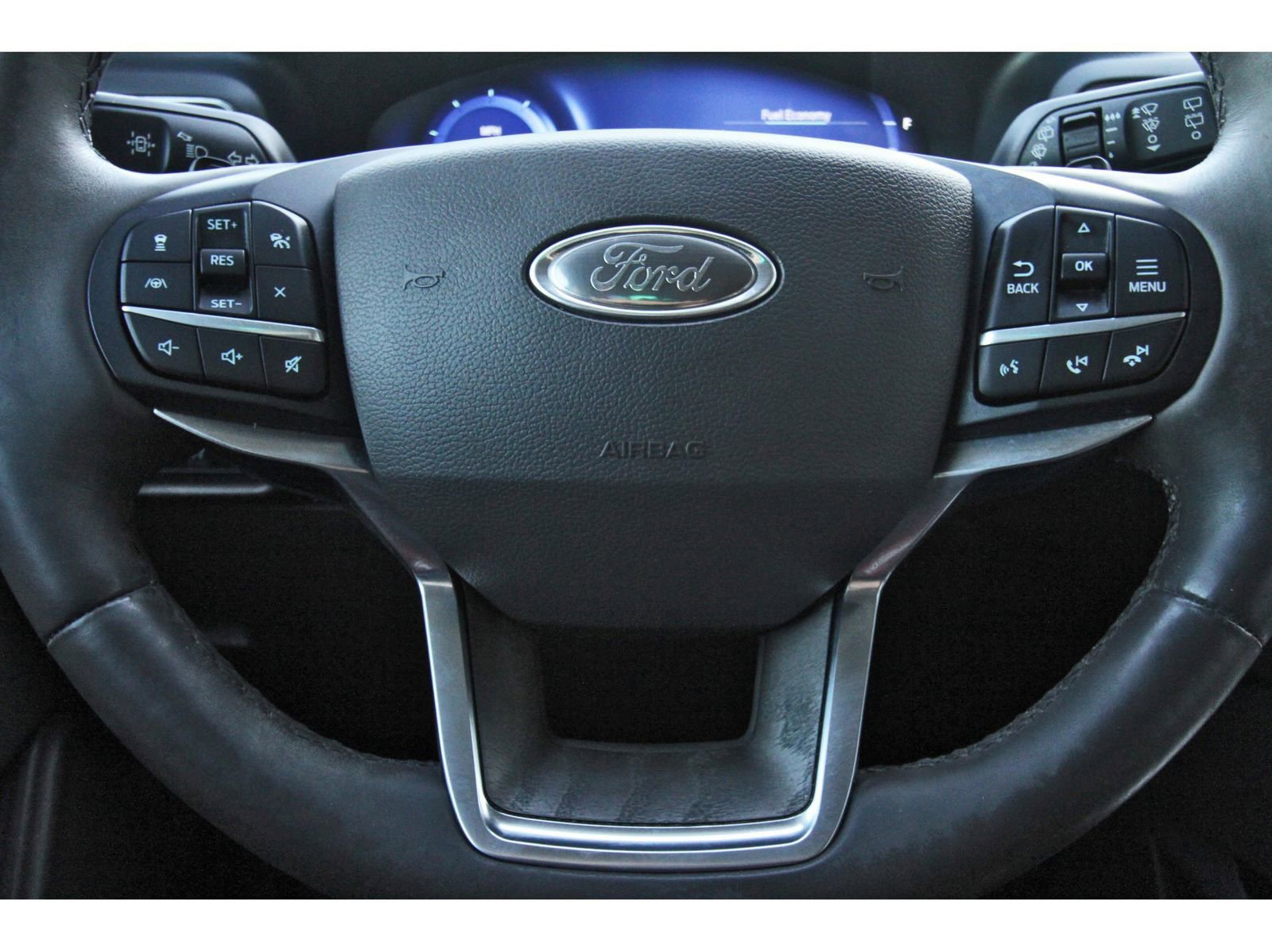 Used 2020 Ford Explorer Platinum w/ Premium Technology Package image 18