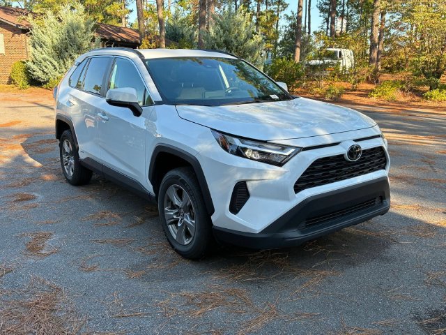 Used 2025 Toyota RAV4 XLE AWD/4WD image 3