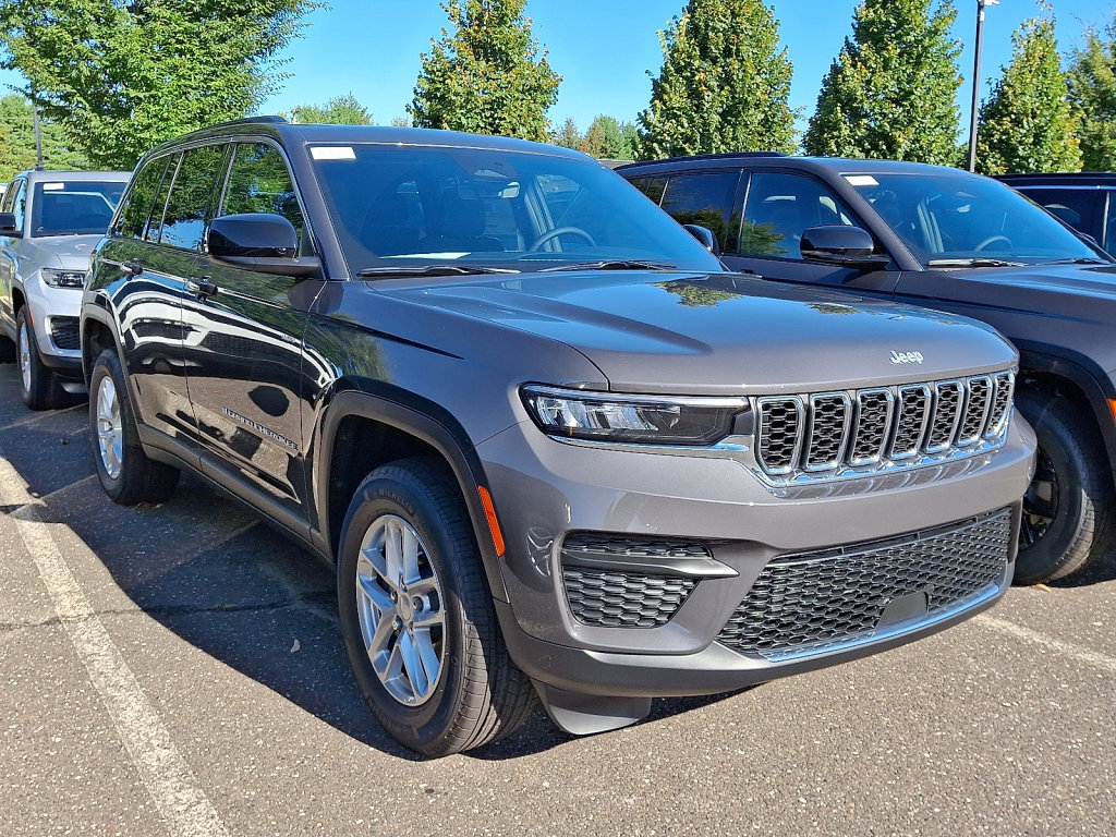 New 2025 Jeep Grand Cherokee Laredo X w/ Luxury Tech Group I image 3