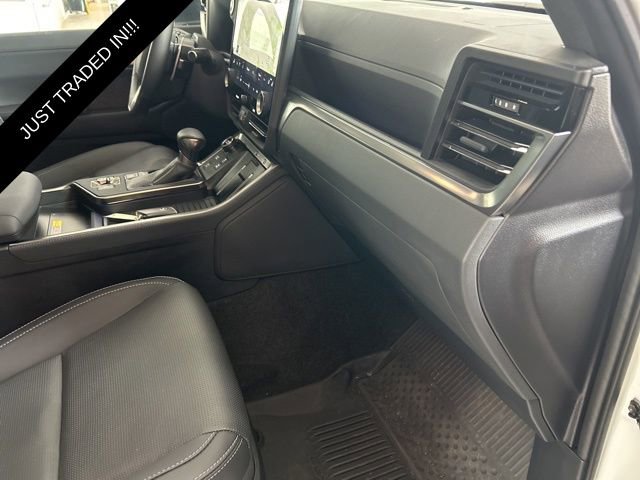 Used 2025 Lexus GX 550 w/ Accessory Package (2T) image 16