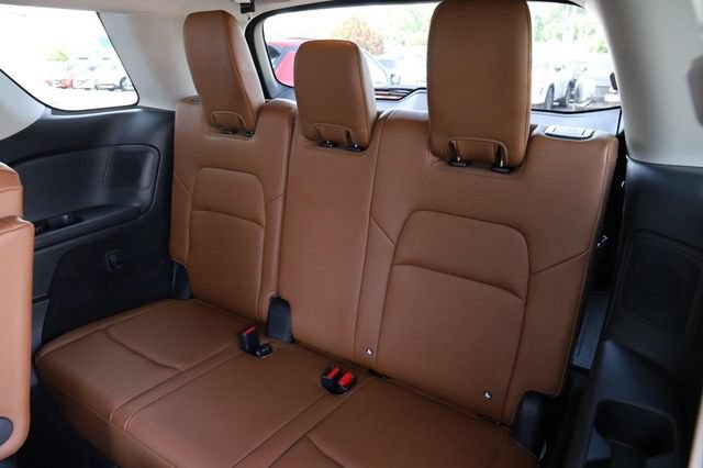 Certified 2025 Nissan Pathfinder Platinum AWD/4WD image 12