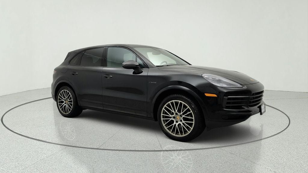Used 2022 Porsche Cayenne Platinum Edition w/ Premium Package Plus AWD/4WD image 3