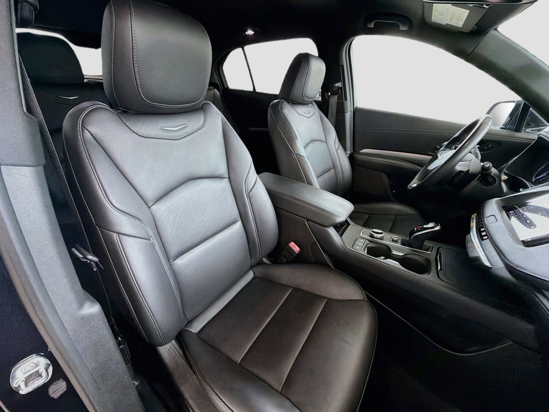 Certified 2022 Cadillac XT4 Premium Luxury w/ Enhanced Visibility Package FWD image 17