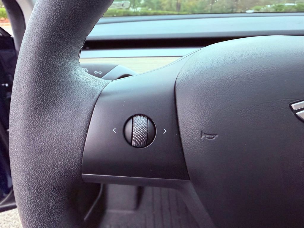 Used 2023 Tesla Model 3 Standard Range image 17