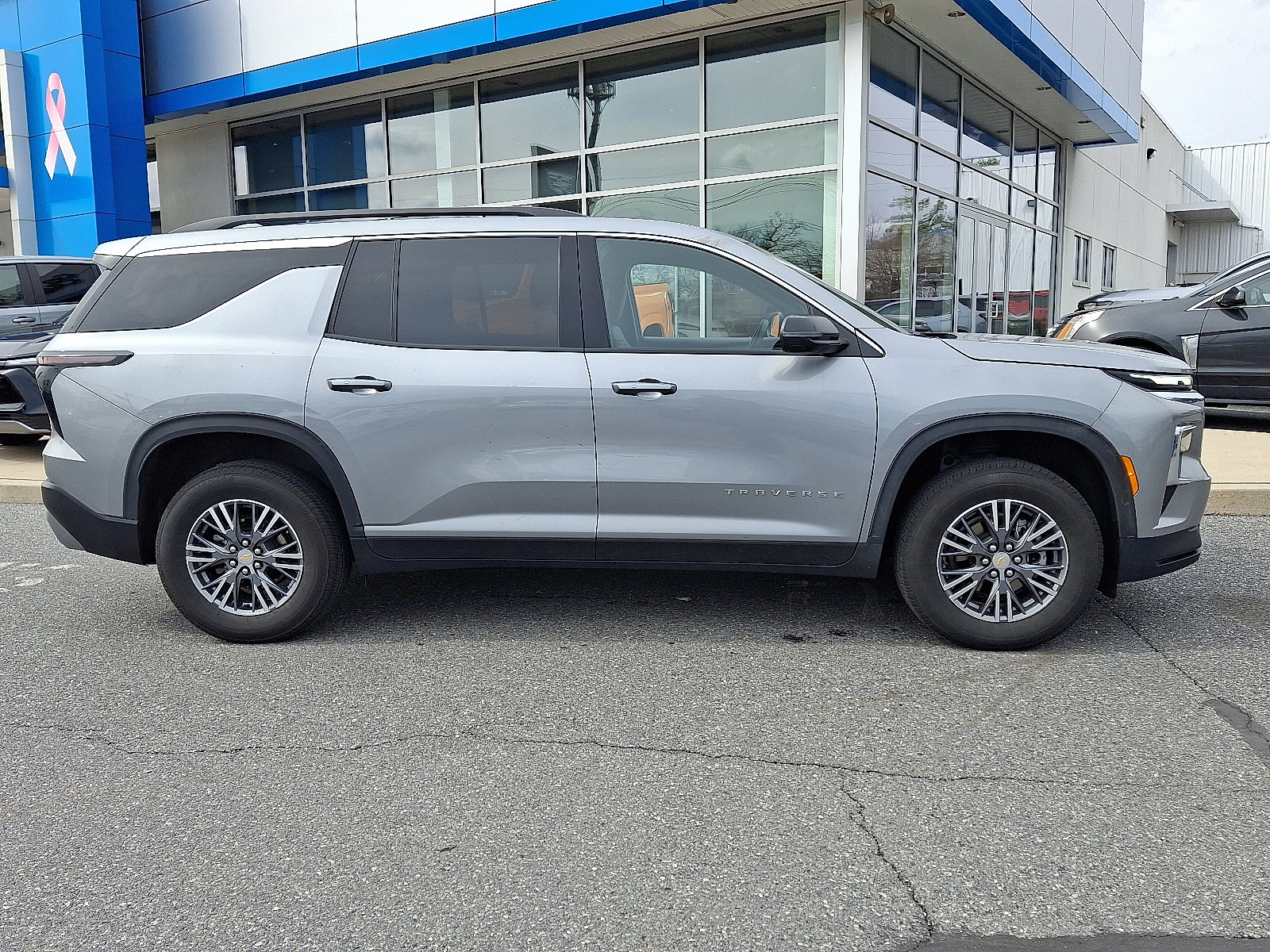 Certified 2025 Chevrolet Traverse LT image 8