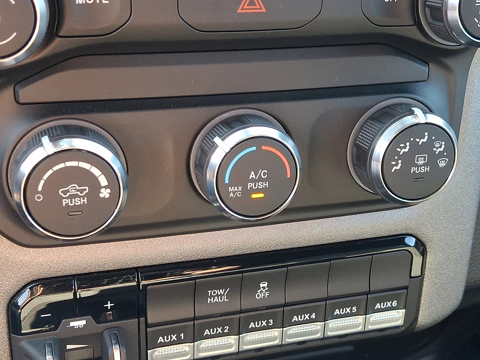 Used 2024 RAM 2500 Tradesman w/ Chrome Appearance Group image 17