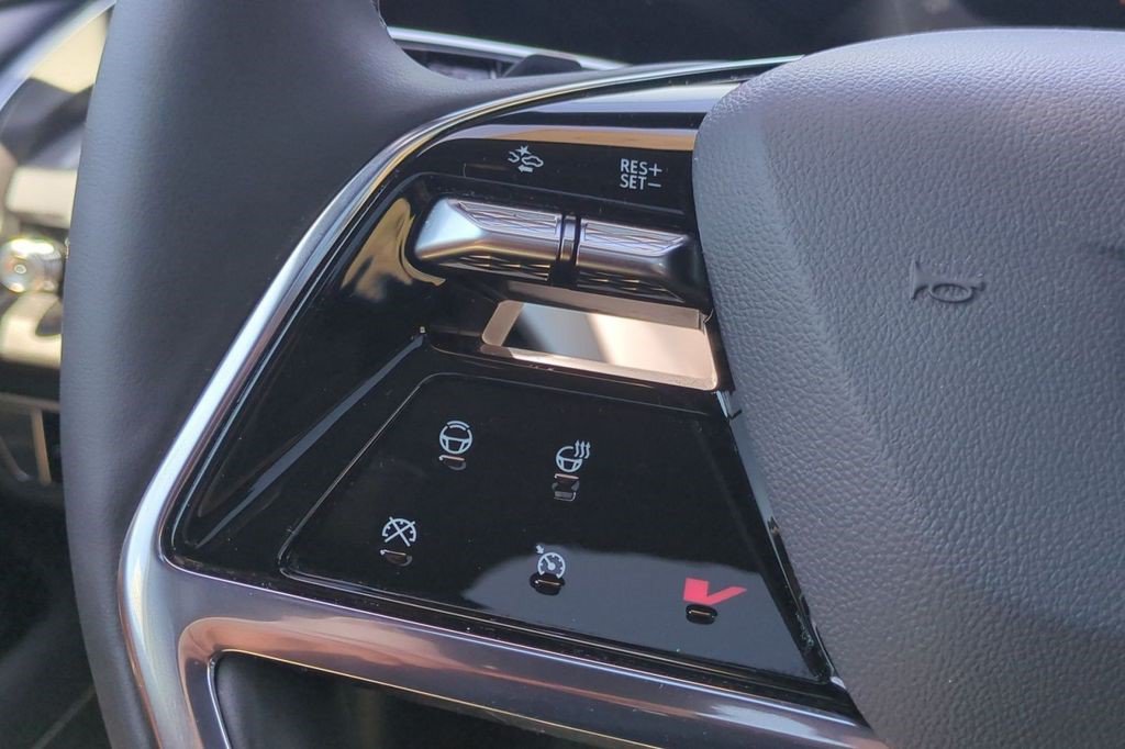 Certified 2026 Cadillac Vistiq Premium Luxury w/ LPO, Floor Liner Package