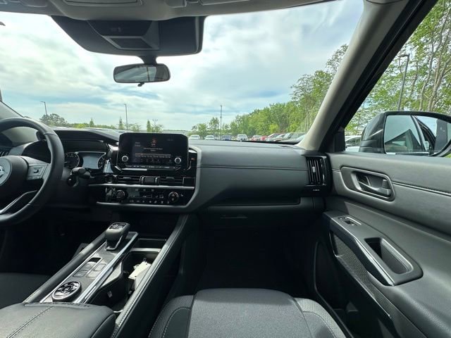 Used 2025 Nissan Pathfinder SV AWD/4WD image 28
