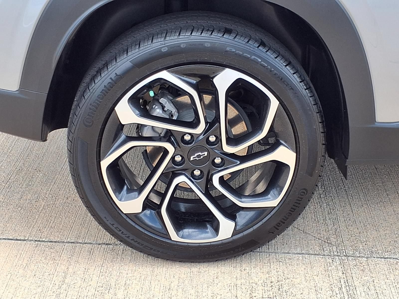 Used 2025 Chevrolet Trax RS w/ Sunroof Package FWD image 27