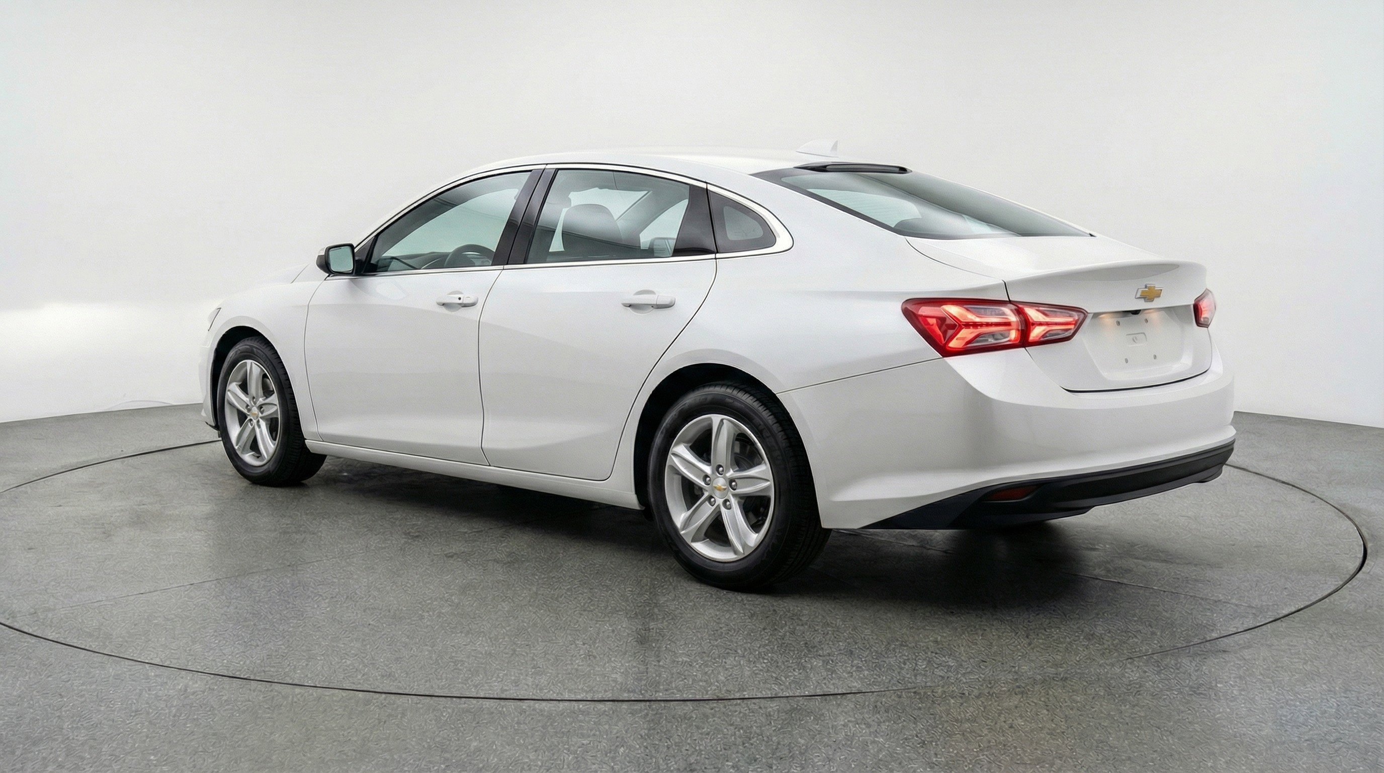 Used 2023 Chevrolet Malibu LT w/ Driver Confidence Package FWD image 6