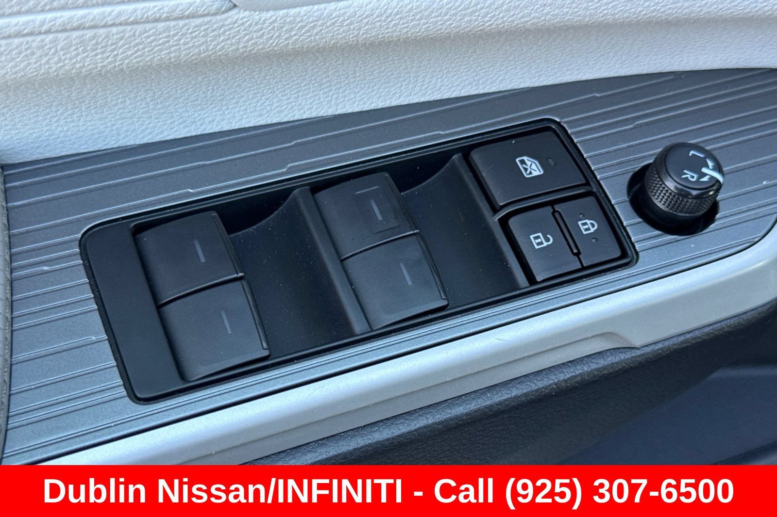 Used 2025 Toyota Sienna XLE FWD image 13
