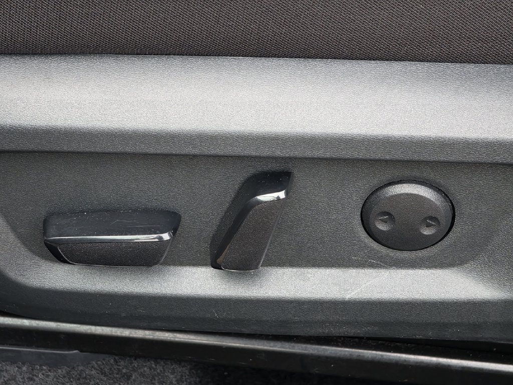 Used 2025 Nissan Rogue SV FWD image 27