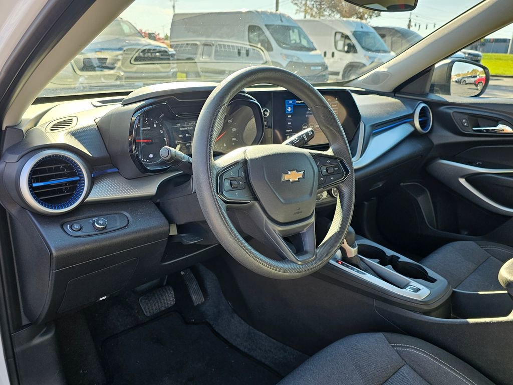 Used 2025 Chevrolet Trax LS image 11