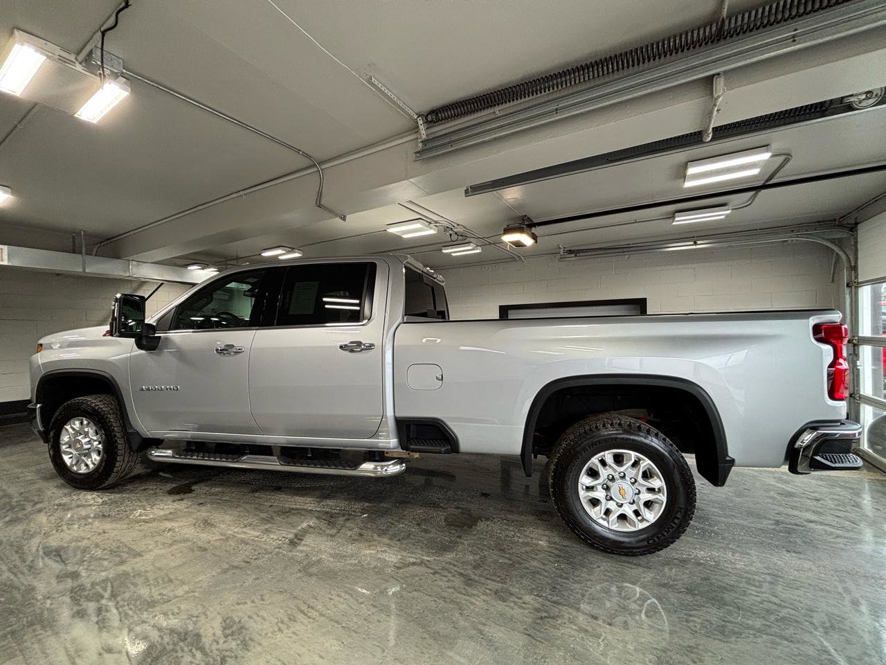 Used 2023 Chevrolet Silverado 3500 LTZ w/ LTZ Convenience Package image 8