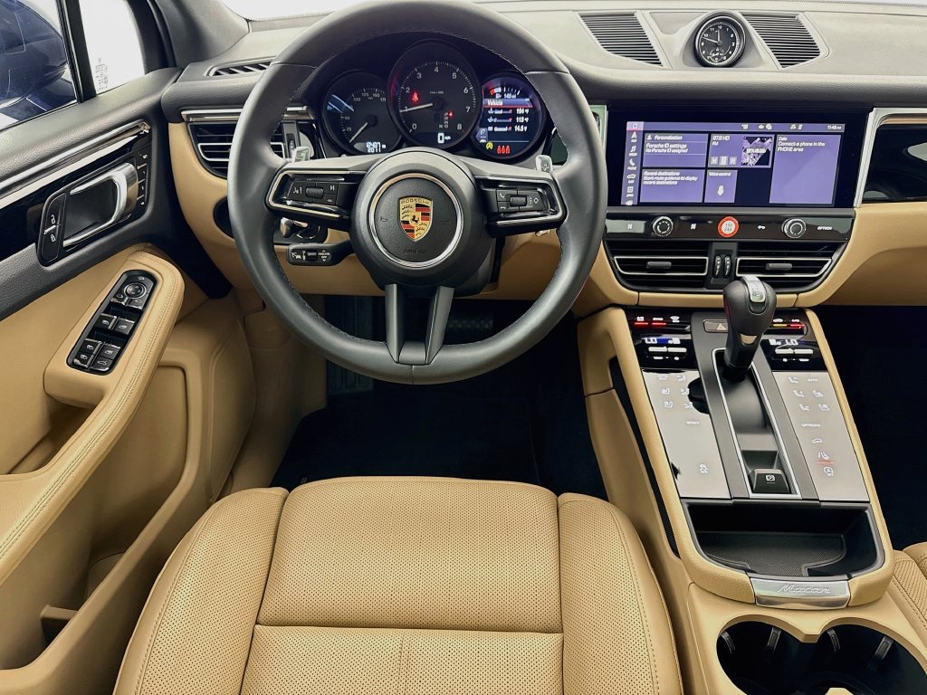 Certified 2025 Porsche Macan AWD/4WD image 24