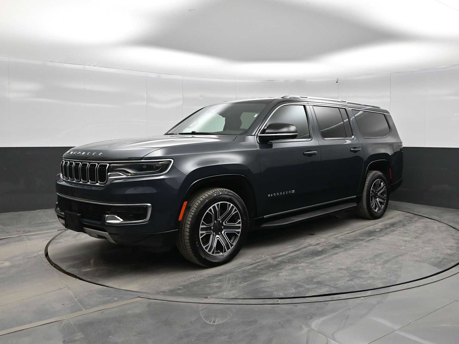 Used 2024 Jeep Wagoneer L Series II w/ Flexible Seating Group image 4