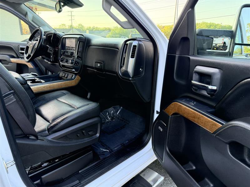 Used 2016 Chevrolet Silverado 3500 LTZ AWD/4WD image 11