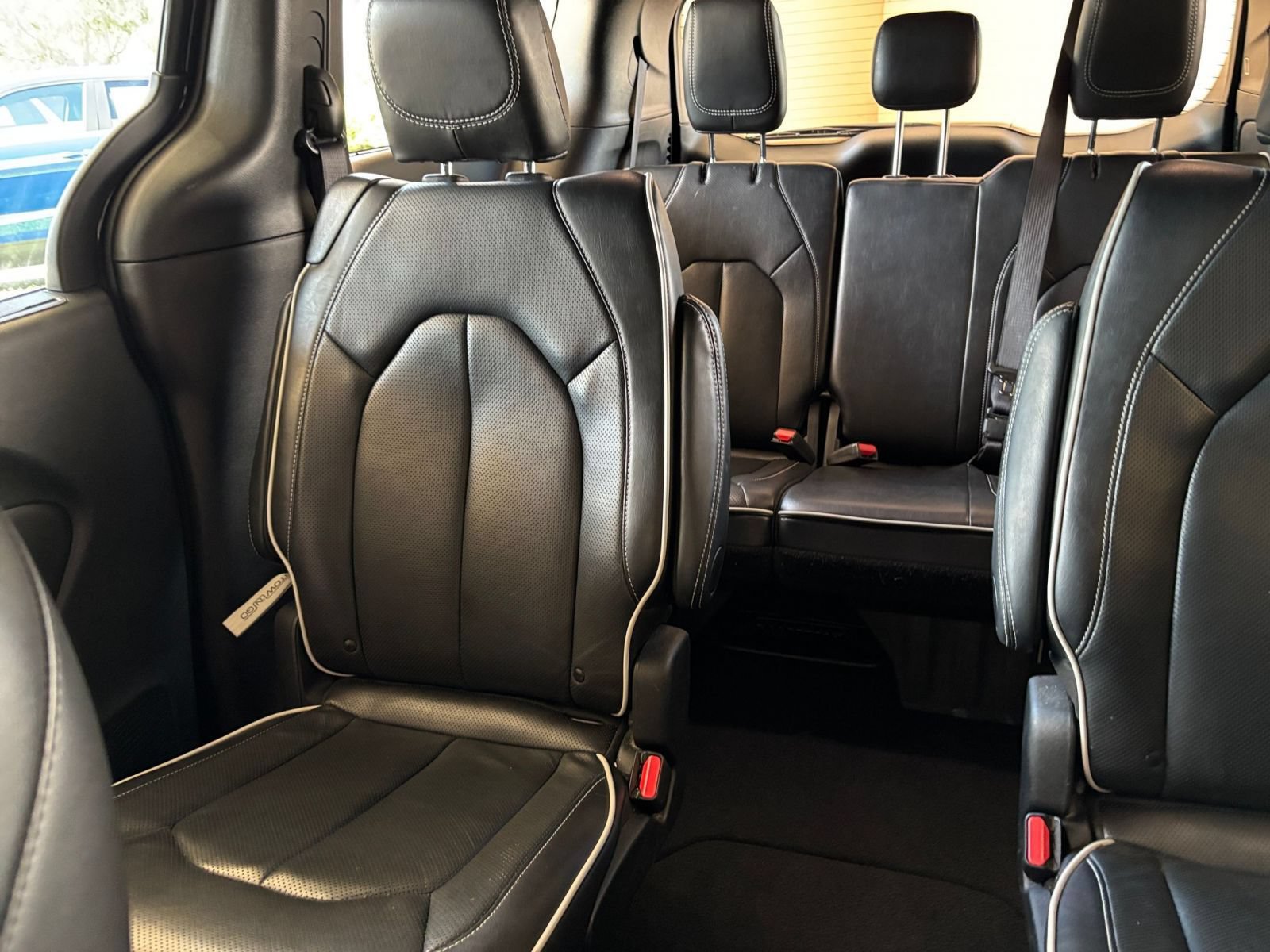 Used 2025 Chrysler Pacifica Limited FWD image 44