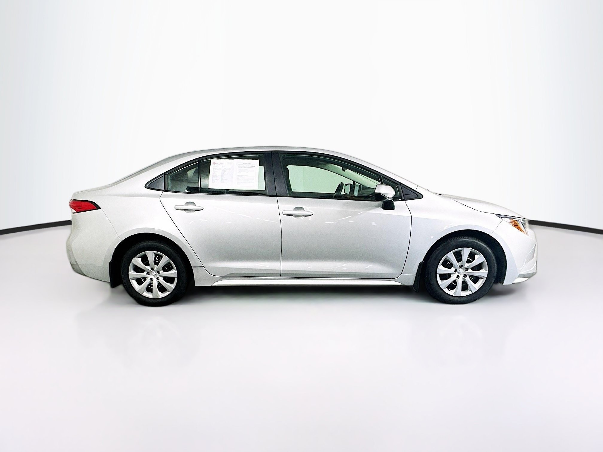 Used 2026 Toyota Corolla LE FWD image 2