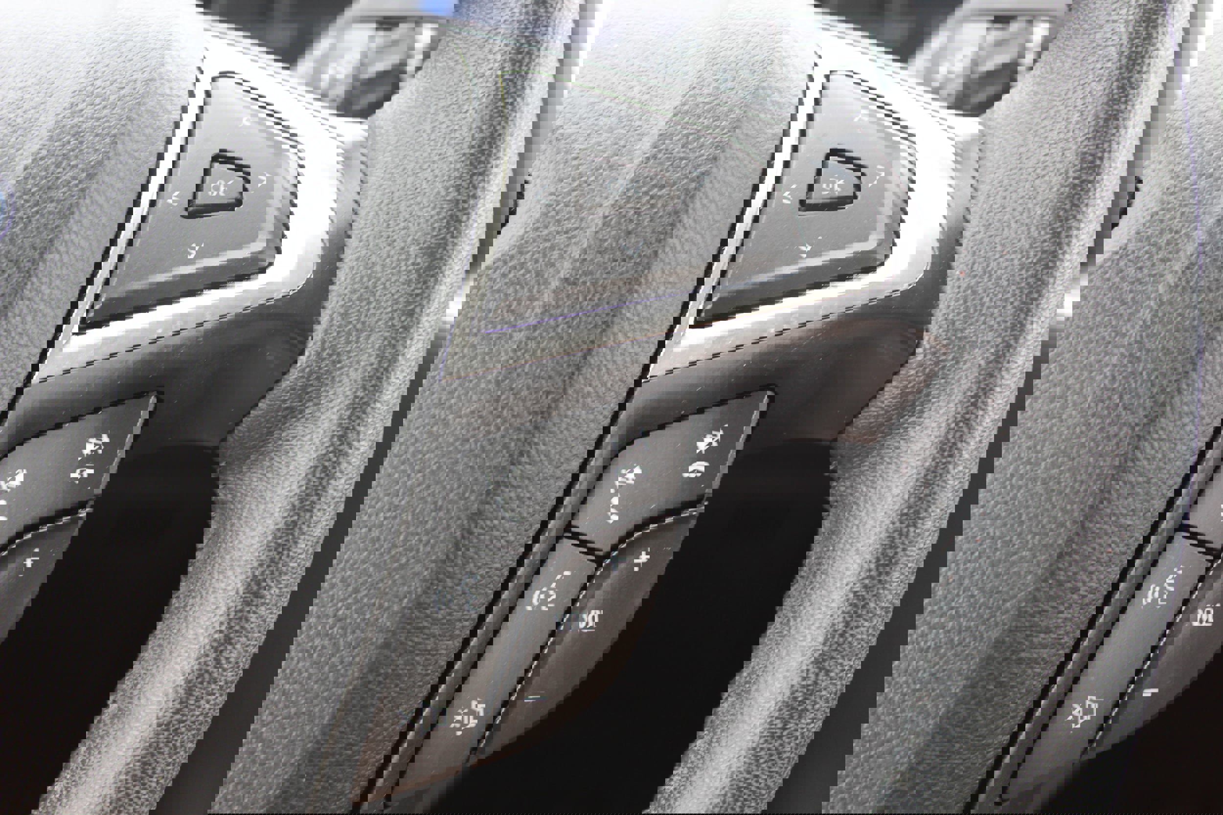 Used 2024 Ford Edge SEL image 11