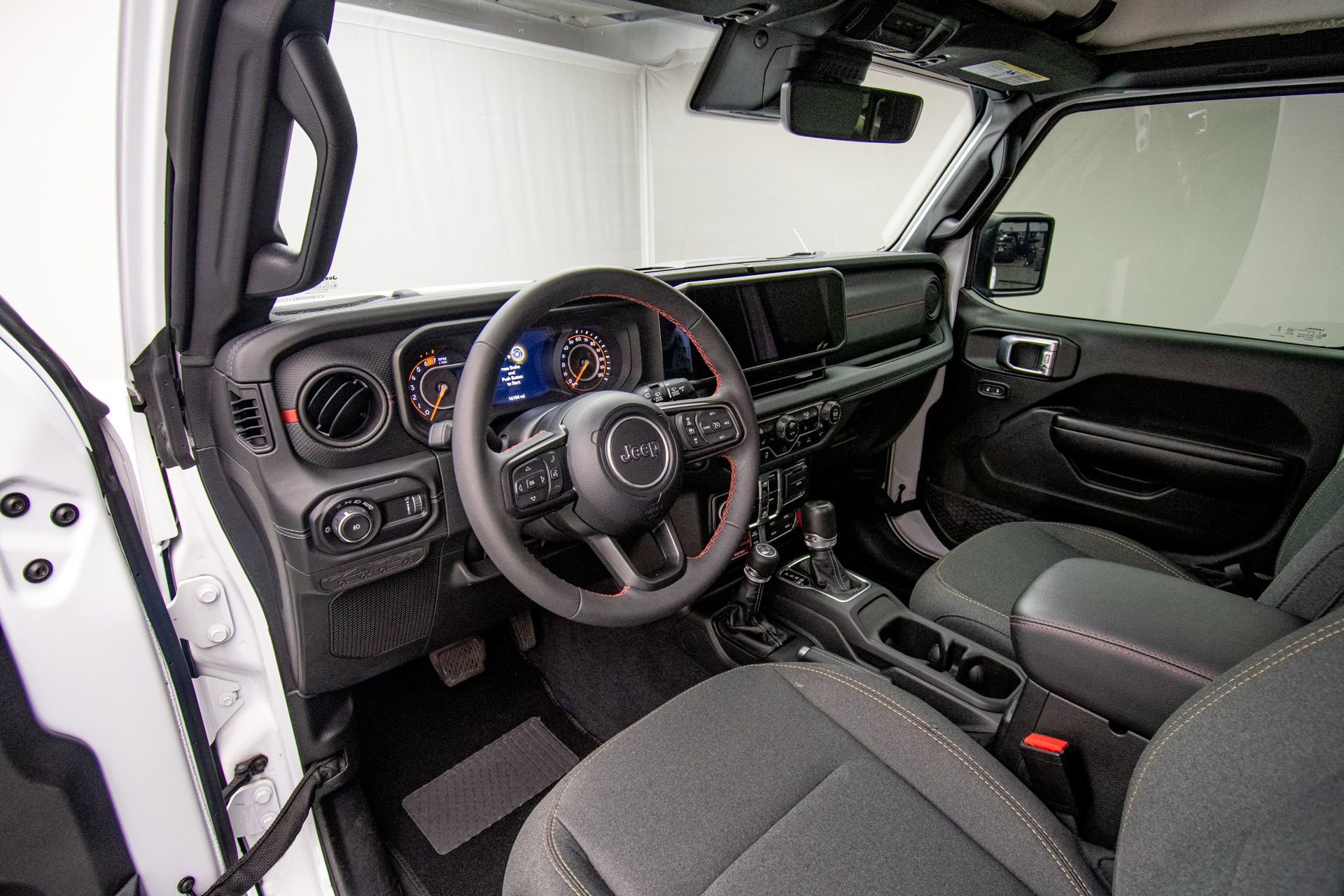 Used 2024 Jeep Wrangler Unlimited Rubicon AWD/4WD image 11